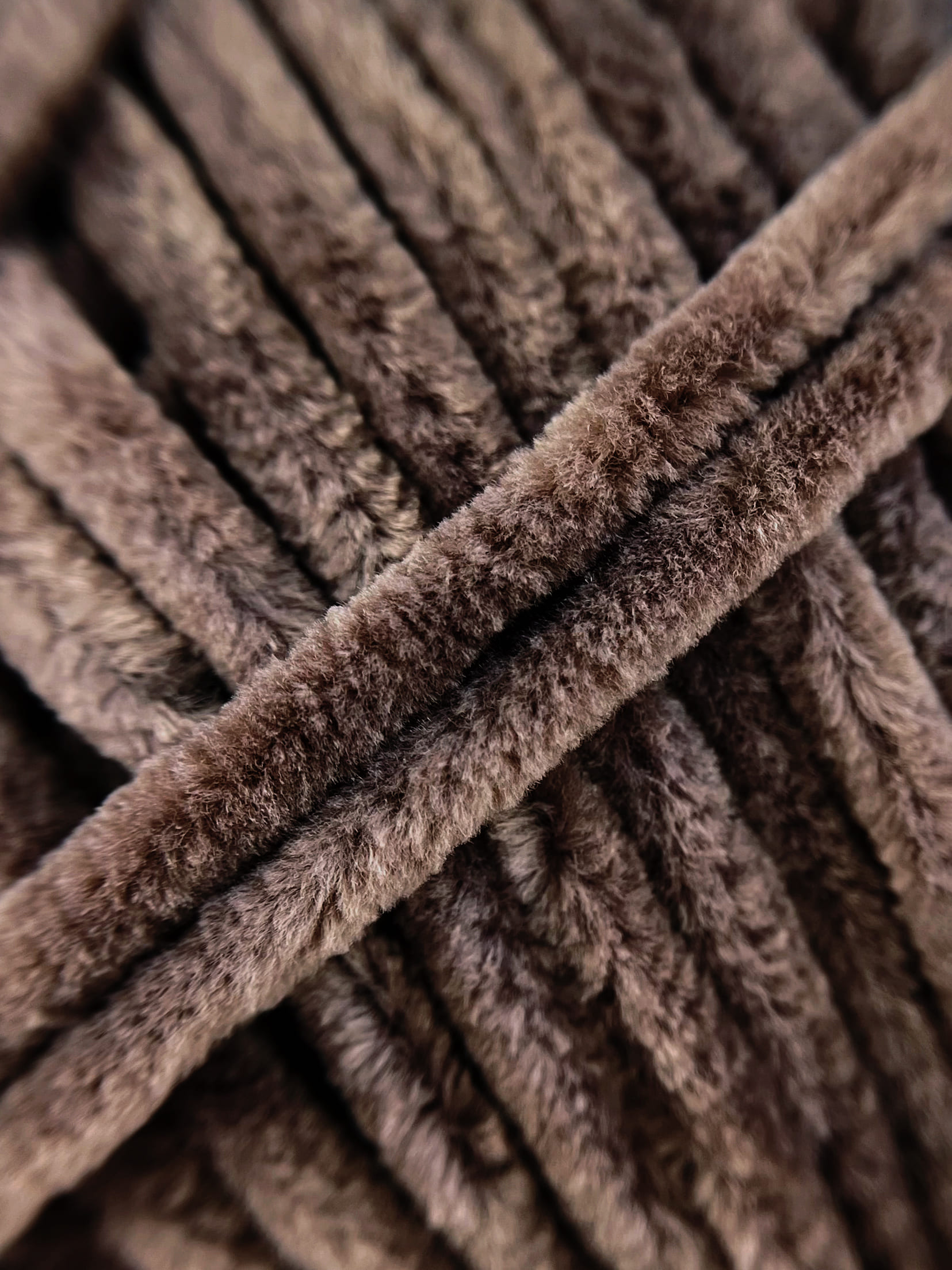 VELUR 7012 - 1 skein - Image 2