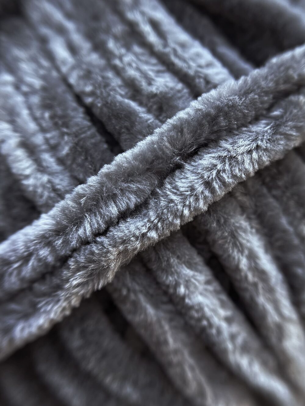 VELUR 6019 - 1 skein - Image 2
